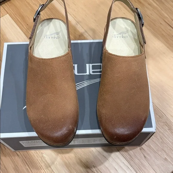 Like new Dansko Merrin Clogs - Picture 9 of 12